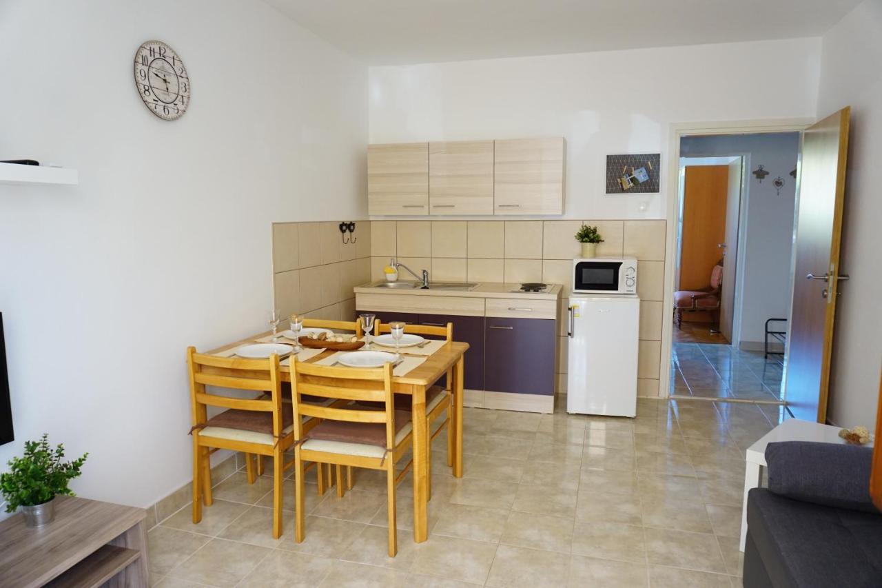 Apartment Jelena Fazana Exterior photo